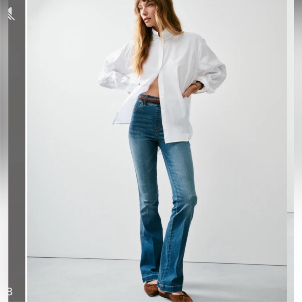 SPANXshape Everywhere
Flare Pull On Jeans
Size XS.